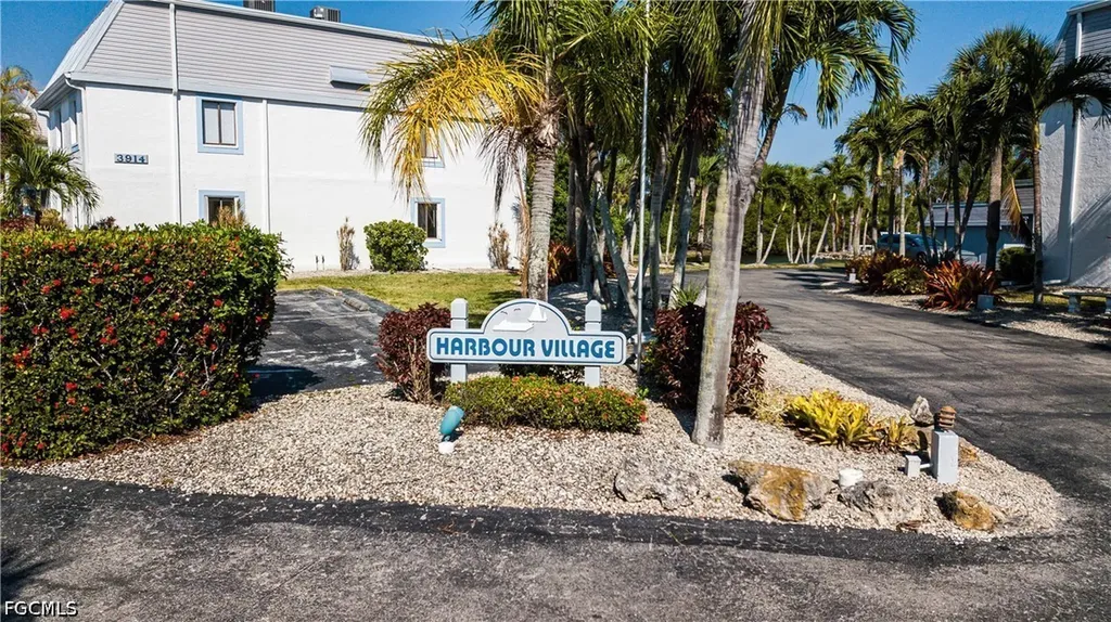 3914 Orange Grove Boulevard North Fort Myers FL 33903