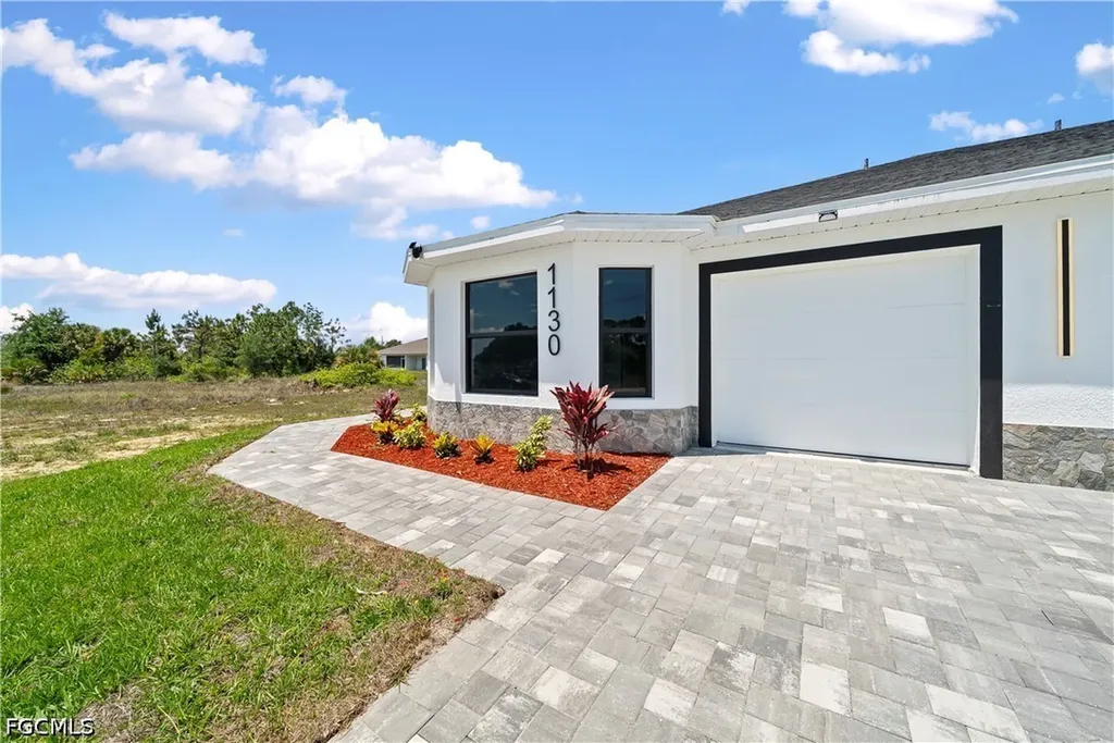 1128-1130 Graystone Avenue Lehigh Acres FL 33974