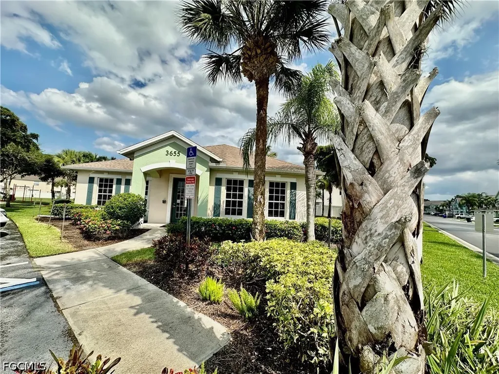 3627 Pine Oak Circle Fort Myers FL 33916