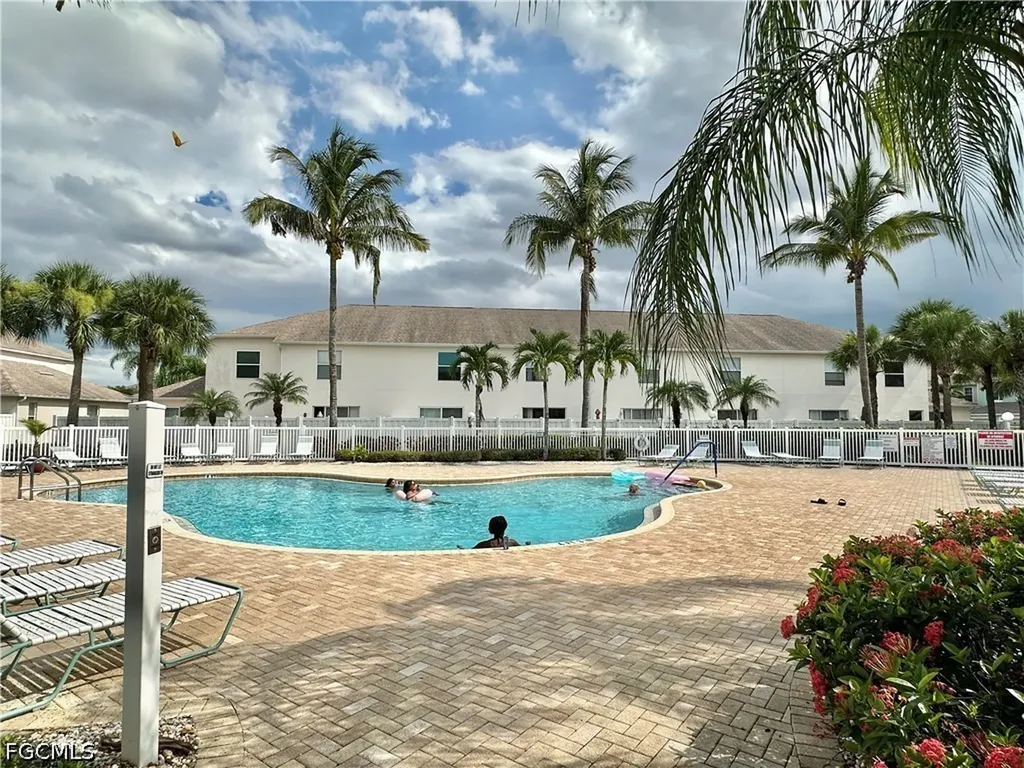 3627 Pine Oak Circle Fort Myers FL 33916