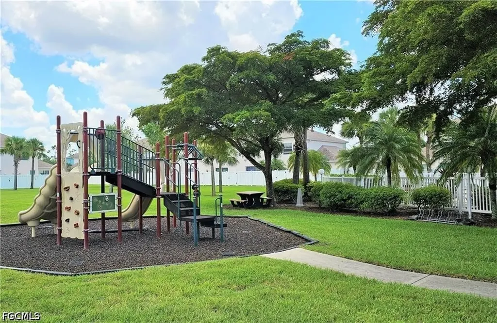3627 Pine Oak Circle Fort Myers FL 33916