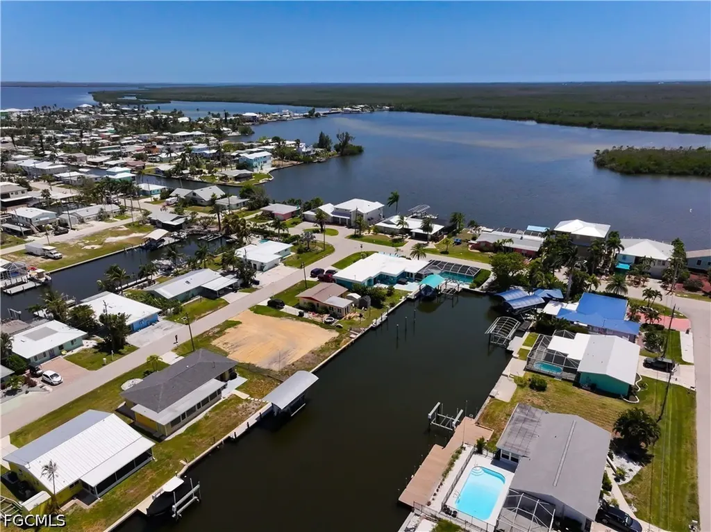2652 Bridgeview Street Matlacha FL 33993