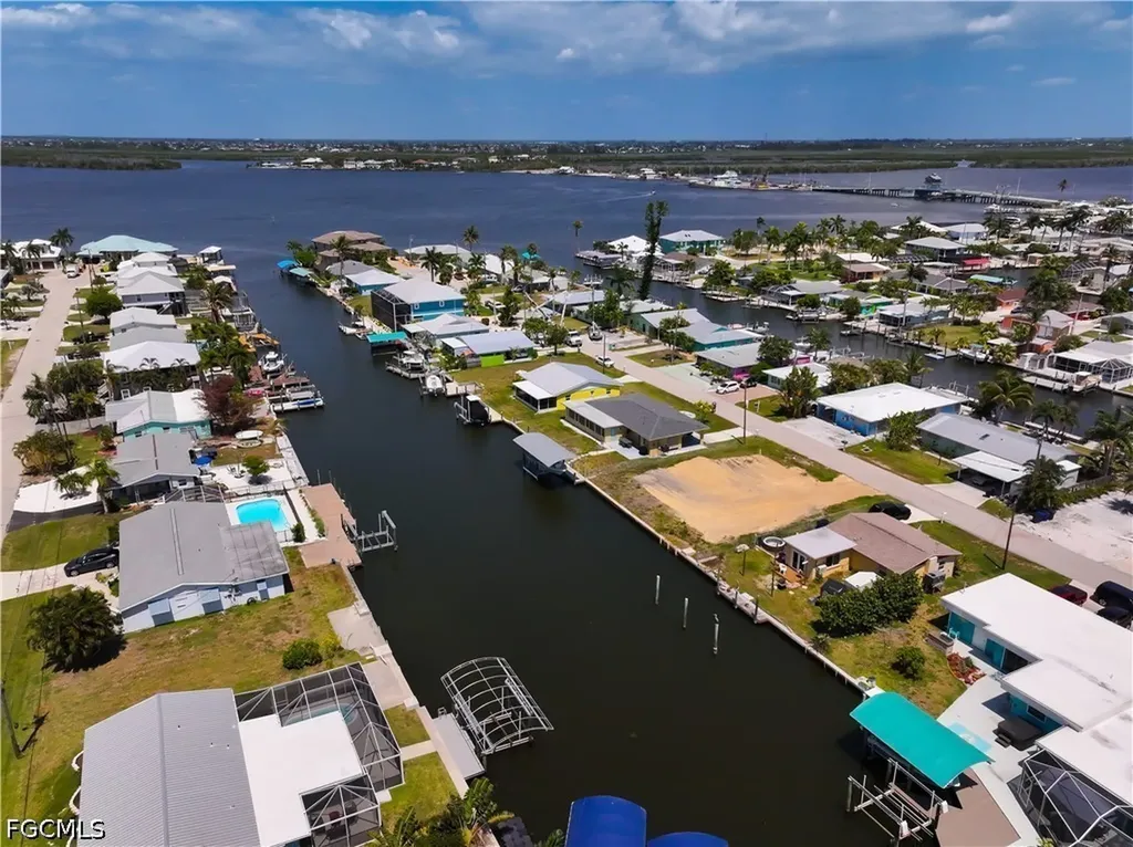 2652 Bridgeview Street Matlacha FL 33993