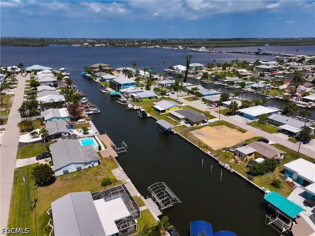 2652 Bridgeview Street Matlacha FL 33993