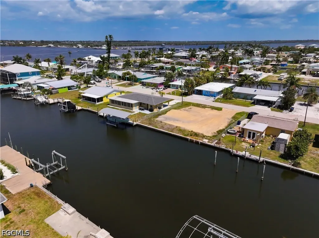 2652 Bridgeview Street Matlacha FL 33993