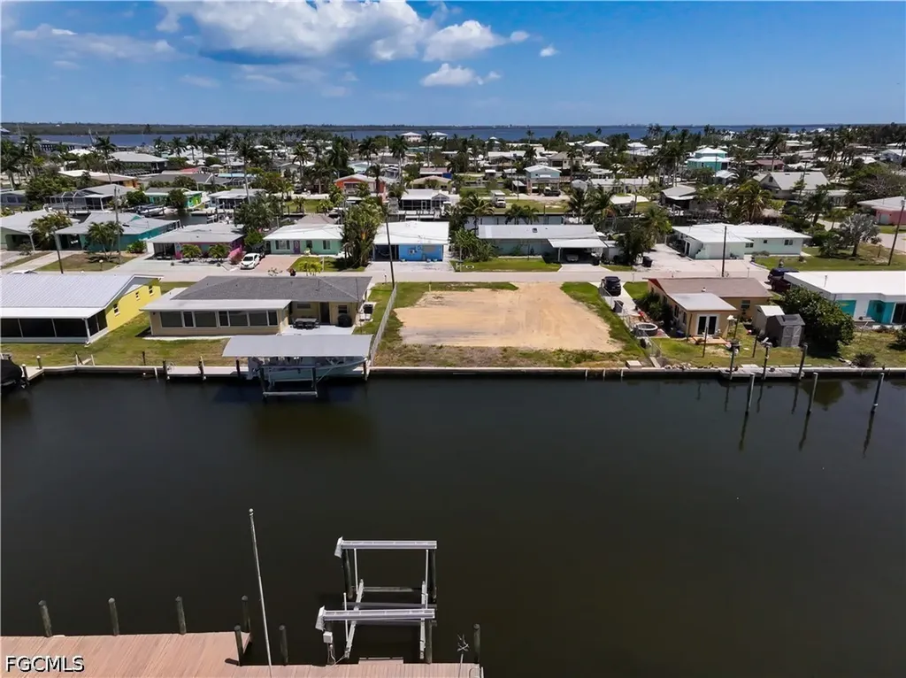 2652 Bridgeview Street Matlacha FL 33993
