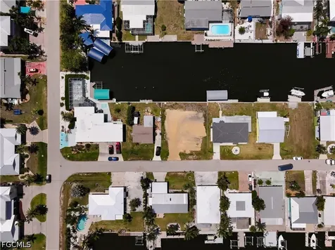 2652 Bridgeview Street Matlacha FL 33993