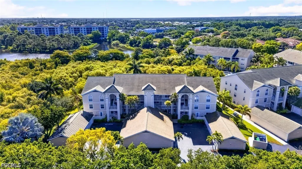 Bonita Springs FL, 28851 Bermuda Lago Court, Unit 104