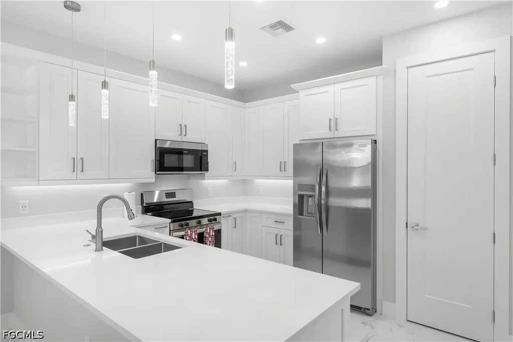 717 Zendor Avenue Fort Myers FL 33913