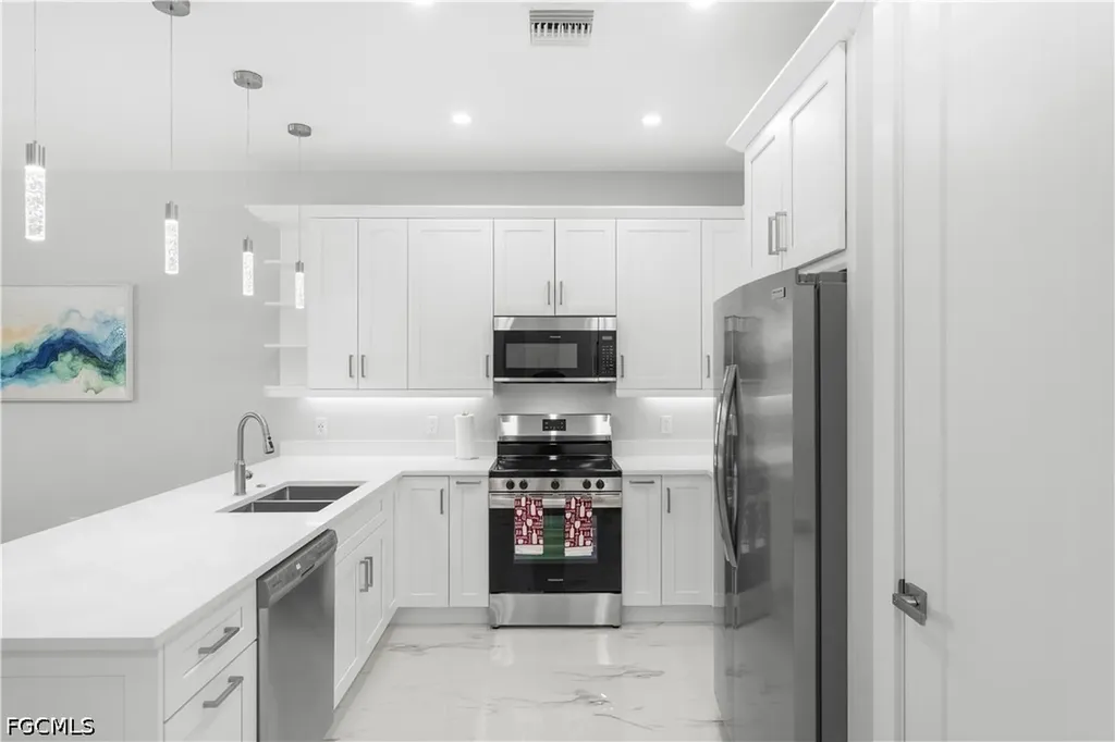 717 Zendor Avenue Fort Myers FL 33913