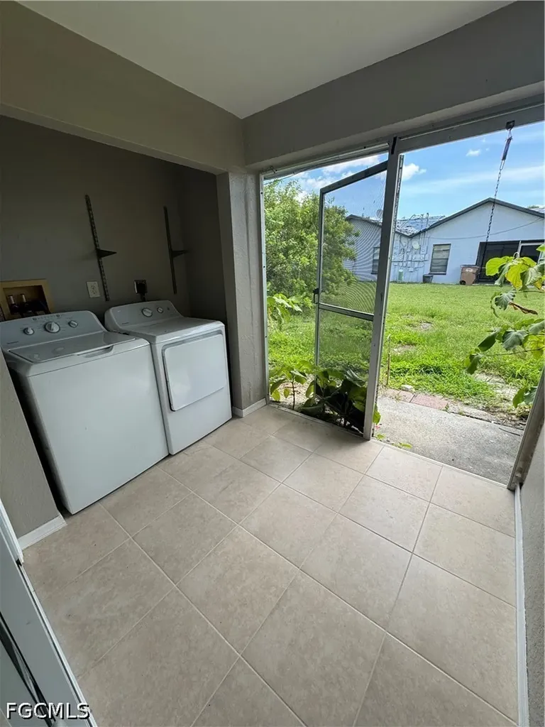 129 SE 23rd Place Cape Coral FL 33990