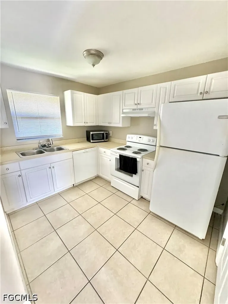 129 SE 23rd Place Cape Coral FL 33990