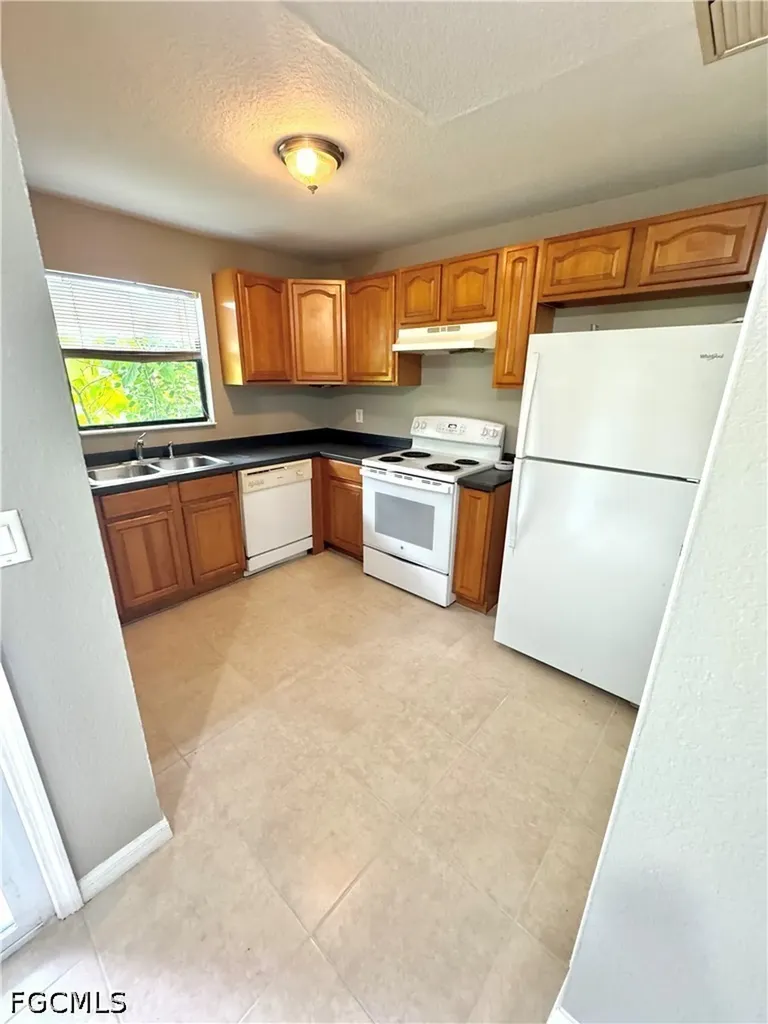 129 SE 23rd Place Cape Coral FL 33990