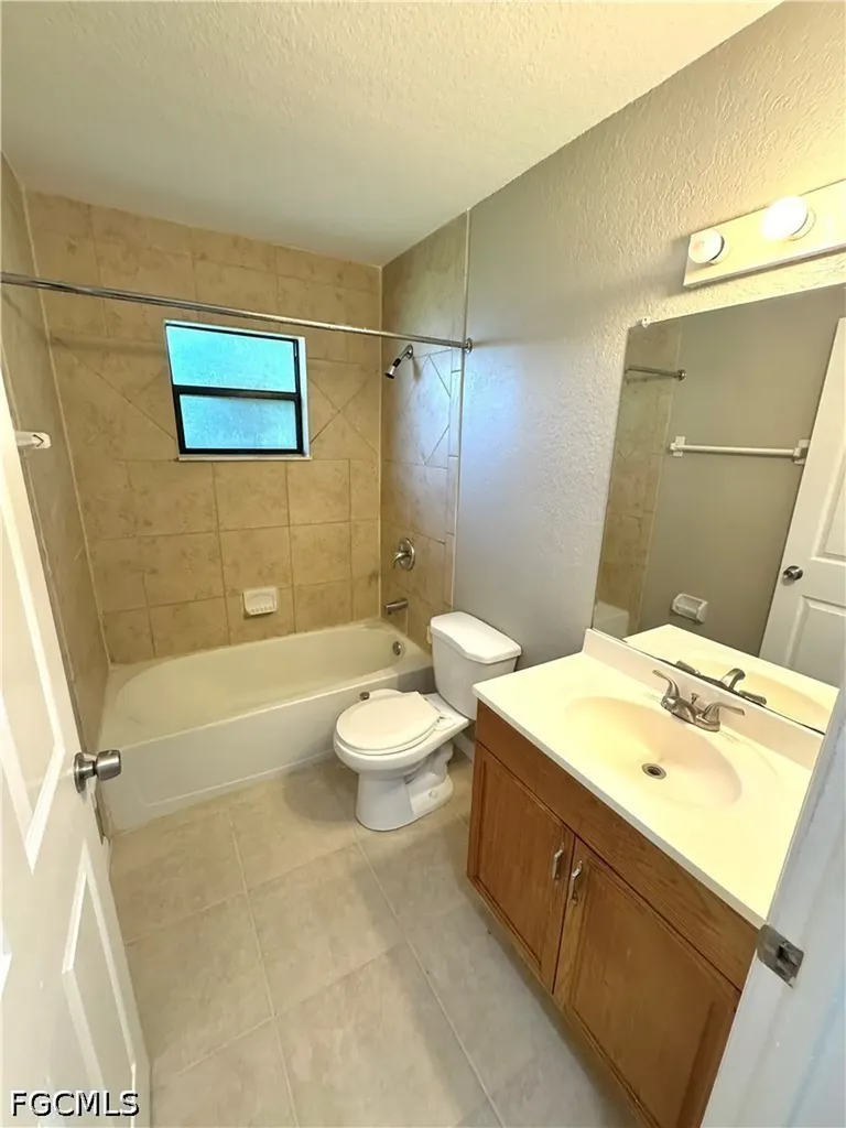 129 SE 23rd Place Cape Coral FL 33990