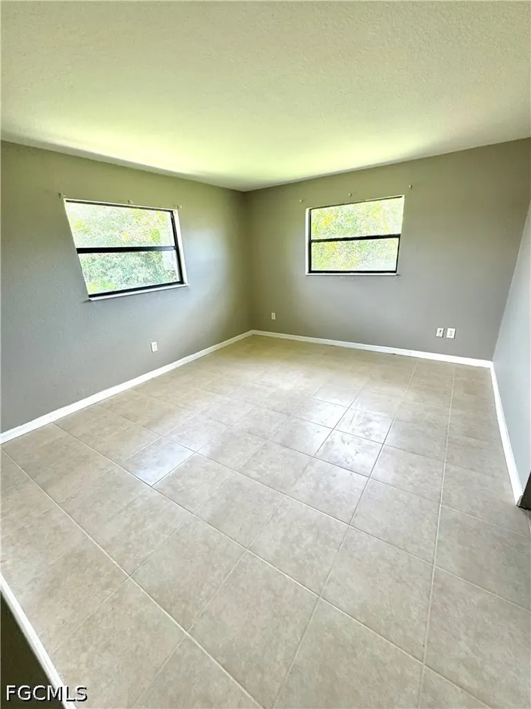 129 SE 23rd Place Cape Coral FL 33990