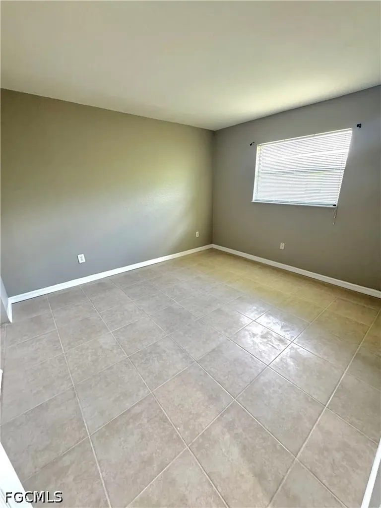 129 SE 23rd Place Cape Coral FL 33990