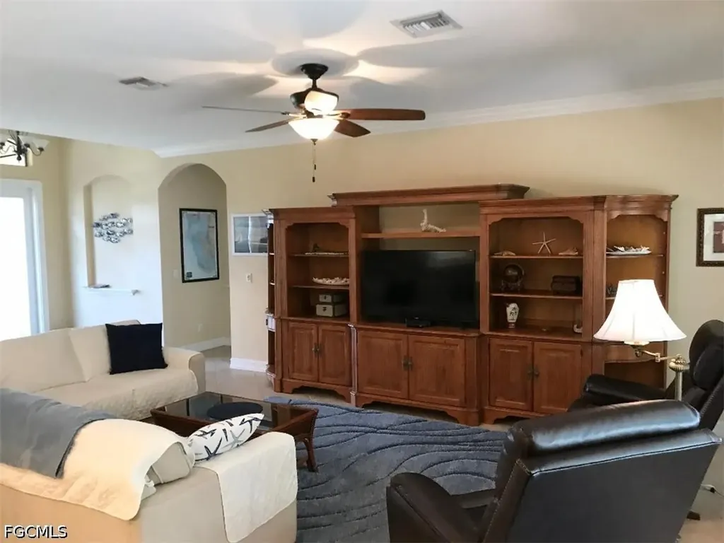 1624 SW 43rd Lane Cape Coral FL 33914