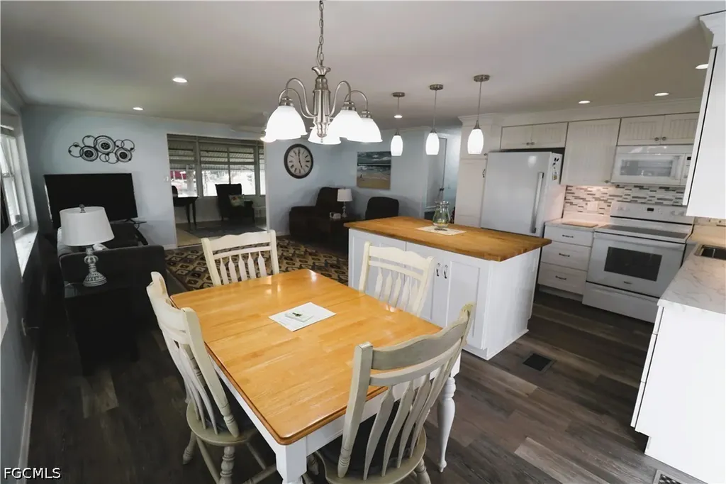 116 Coachlight Drive Fort Myers FL 33908