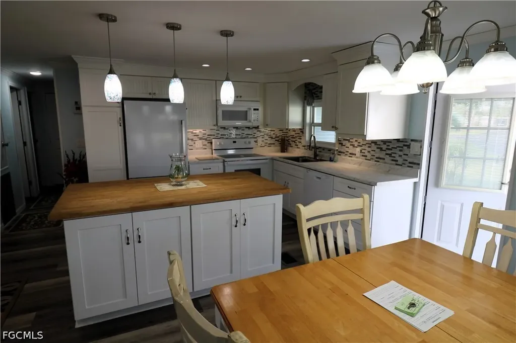 116 Coachlight Drive Fort Myers FL 33908