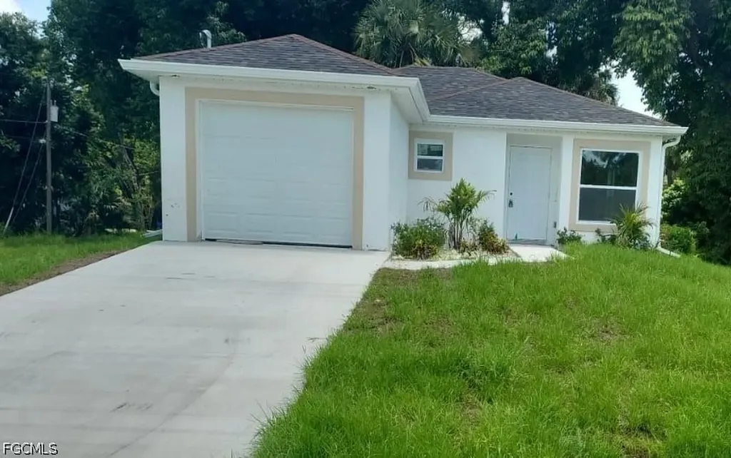 3874 Pearl Street Fort Myers FL 33916