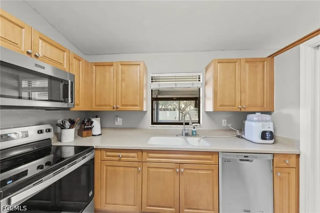 311 SW 19th Lane Cape Coral FL 33991