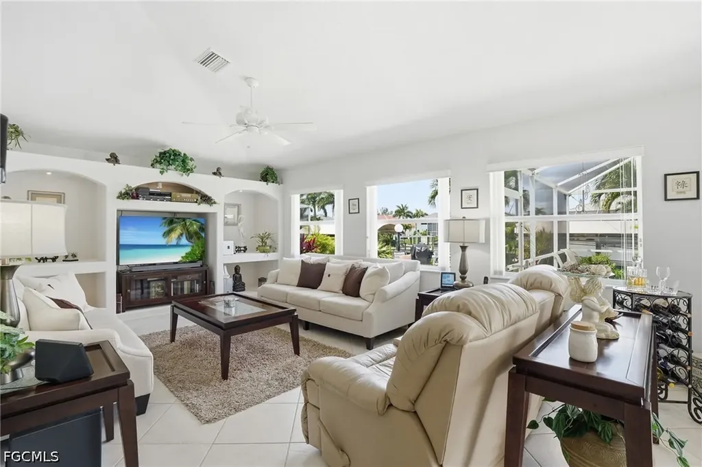 241 SE 29th Terrace Cape Coral FL 33904