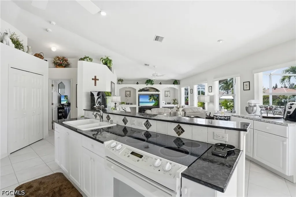 241 SE 29th Terrace Cape Coral FL 33904