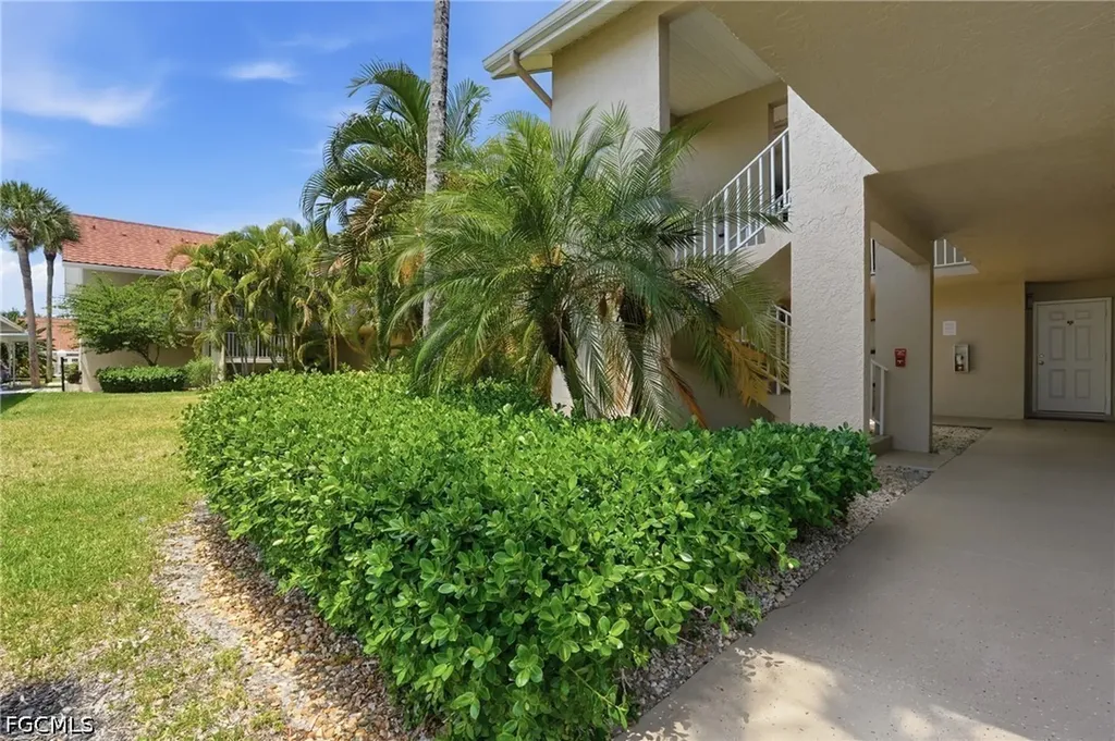 9627 Eaton Gardens Lane Fort Myers FL 33919