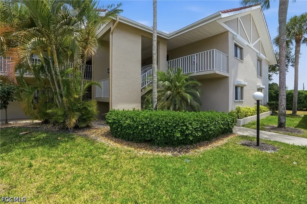 9627 Eaton Gardens Lane Fort Myers FL 33919