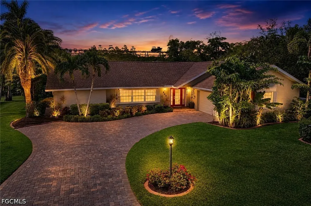 880 Deep Lagoon Lane Fort Myers FL 33919