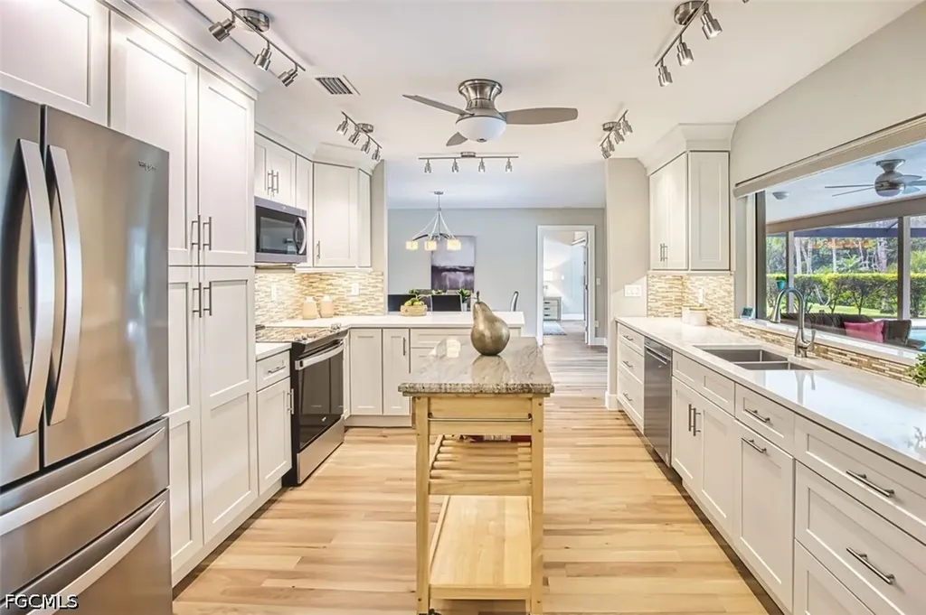 880 Deep Lagoon Lane Fort Myers FL 33919