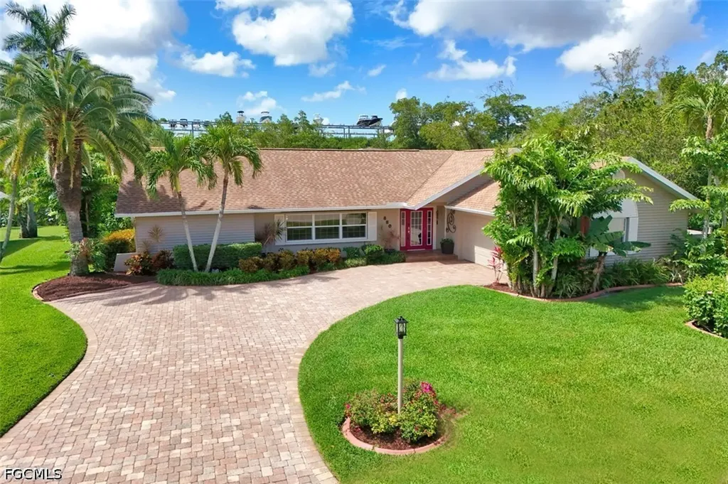880 Deep Lagoon Lane Fort Myers FL 33919