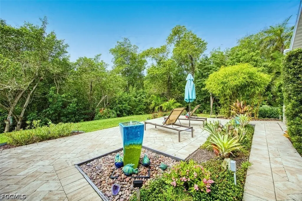 880 Deep Lagoon Lane Fort Myers FL 33919