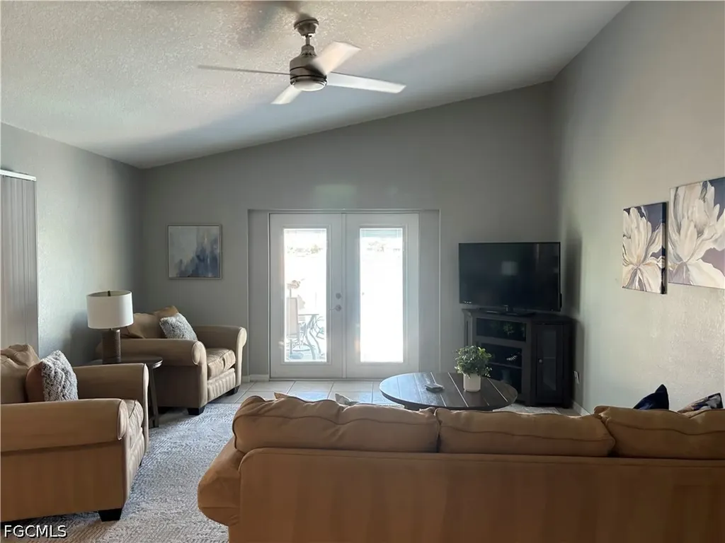 22 SE 10th Avenue Cape Coral FL 33990