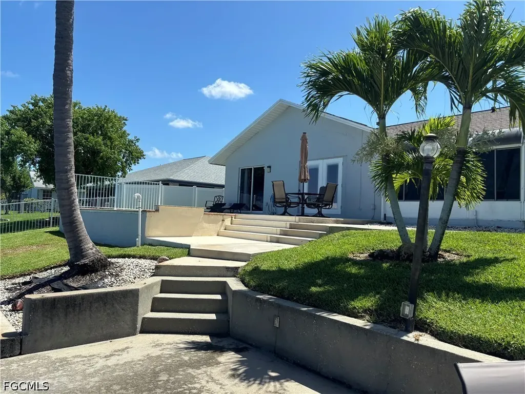 22 SE 10th Avenue Cape Coral FL 33990