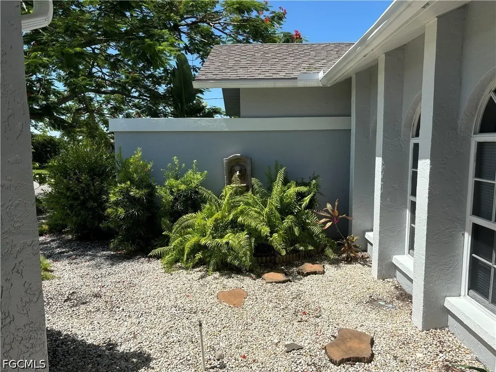 22 SE 10th Avenue Cape Coral FL 33990