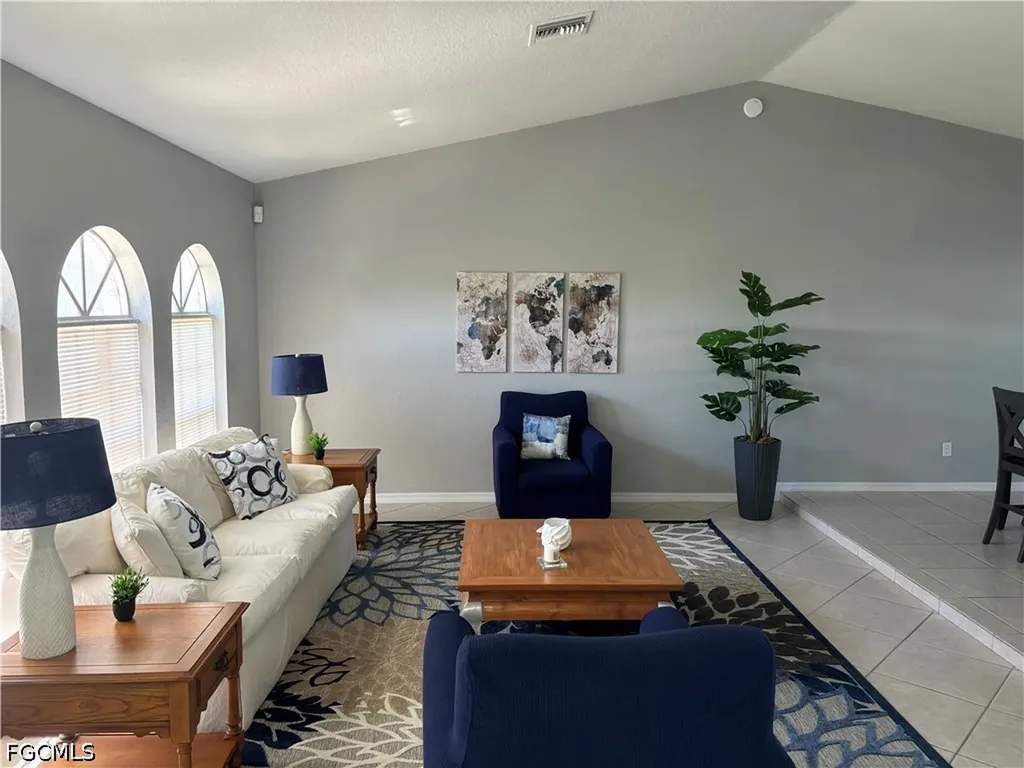22 SE 10th Avenue Cape Coral FL 33990