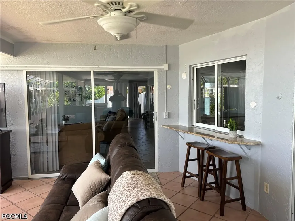 22 SE 10th Avenue Cape Coral FL 33990