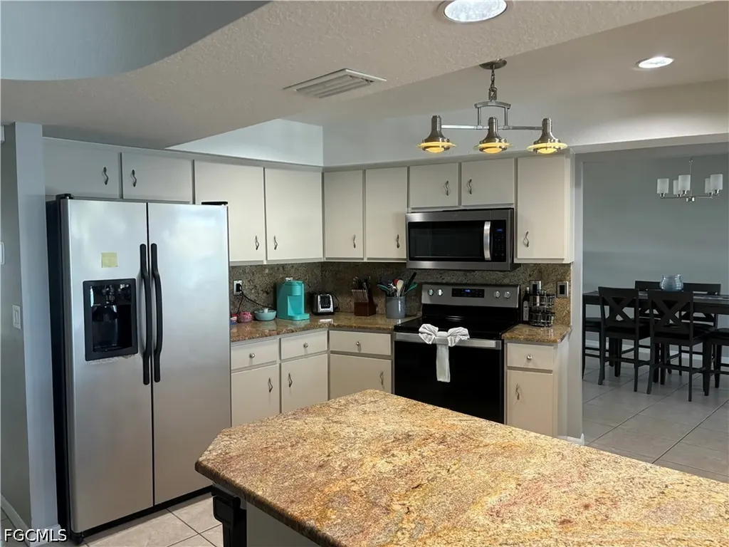 22 SE 10th Avenue Cape Coral FL 33990