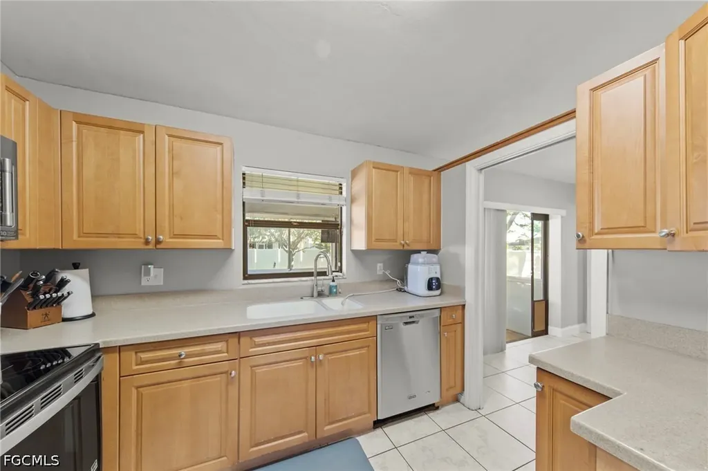 311 SW 19th Lane Cape Coral FL 33991