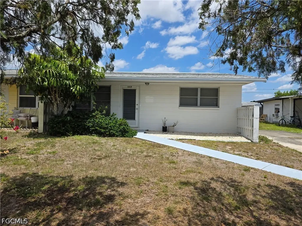 1117 Vineyard Street Lehigh Acres FL 33936