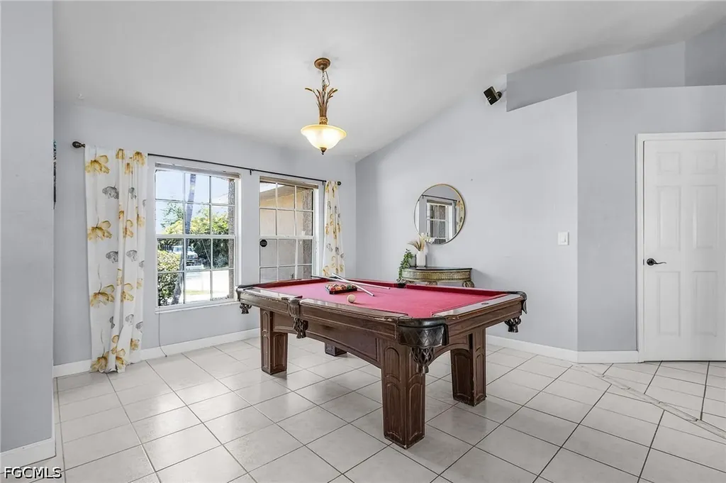 508 SE 9th Place Cape Coral FL 33990