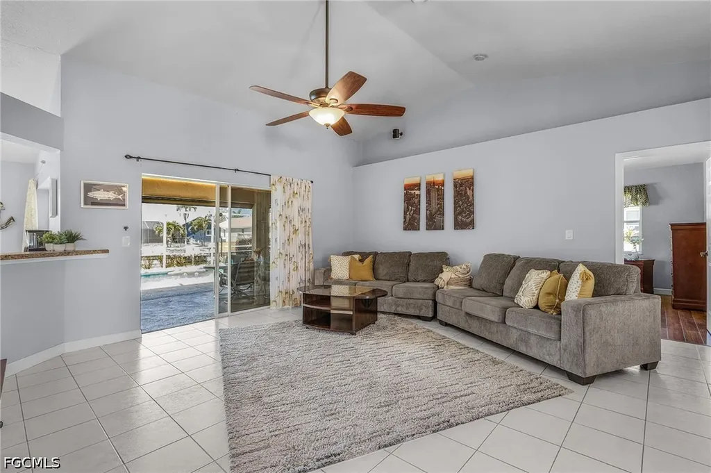 508 SE 9th Place Cape Coral FL 33990