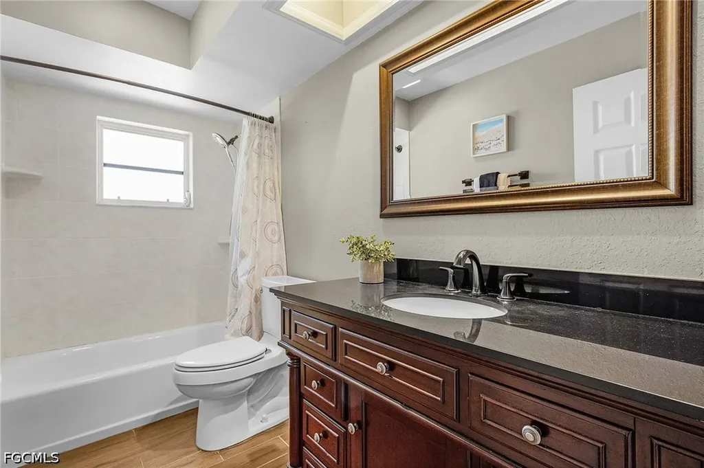 508 SE 9th Place Cape Coral FL 33990