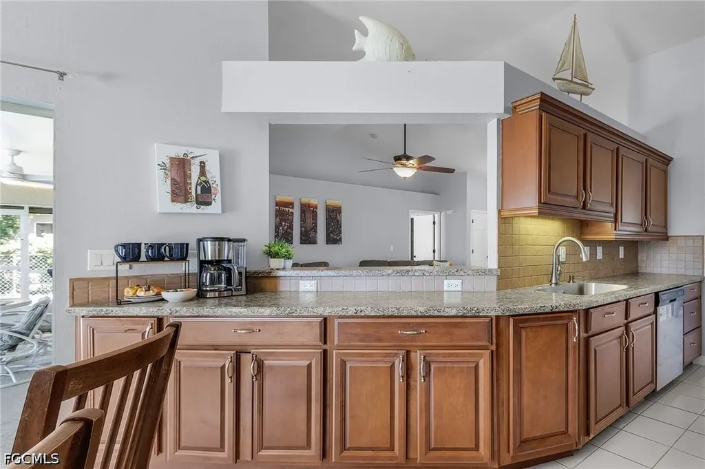 508 SE 9th Place Cape Coral FL 33990