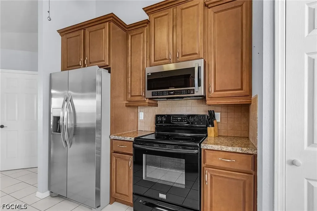 508 SE 9th Place Cape Coral FL 33990