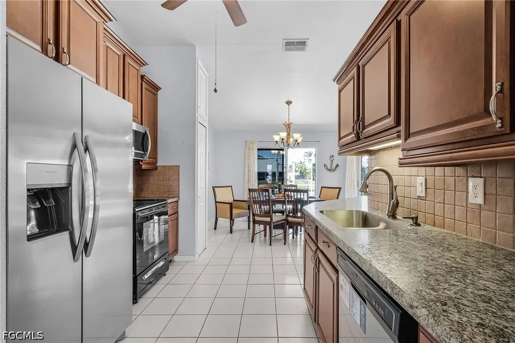 508 SE 9th Place Cape Coral FL 33990