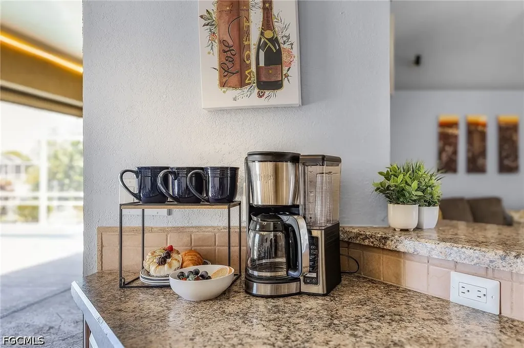 508 SE 9th Place Cape Coral FL 33990