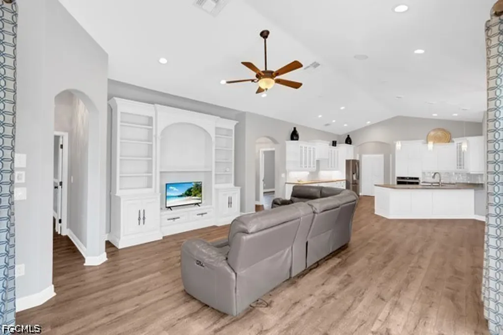 1221 SW 19th Lane Cape Coral FL 33991