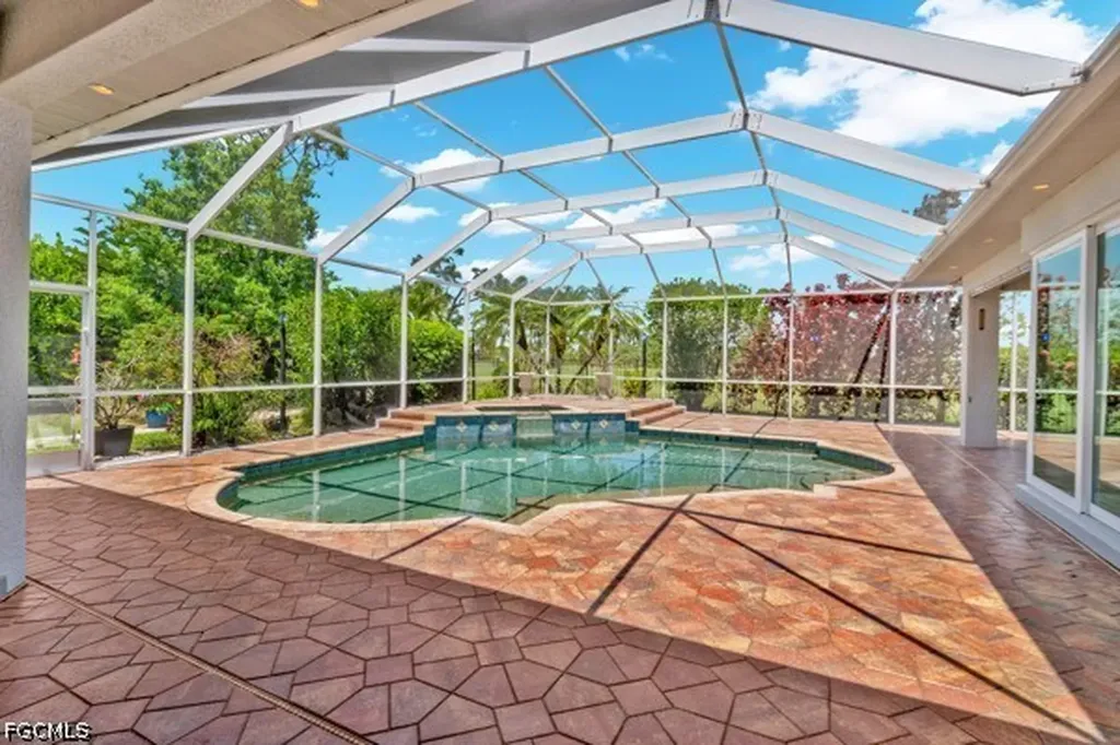 1221 SW 19th Lane Cape Coral FL 33991